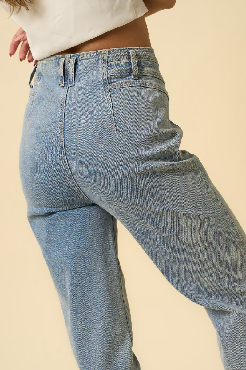 Loose Seamed Tapered Jeans - Insanegene.com