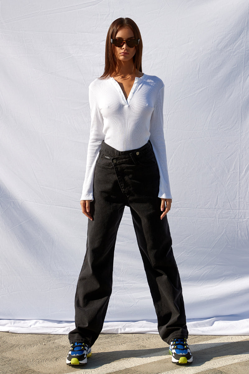 Weekend Crossover Jeans - Insanegene.com